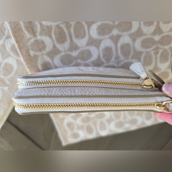 Coach Bundle Set Scarf-Pebble Leather Double Wristlet-Watch-Mirror Leather Case - Picture 4 of 15